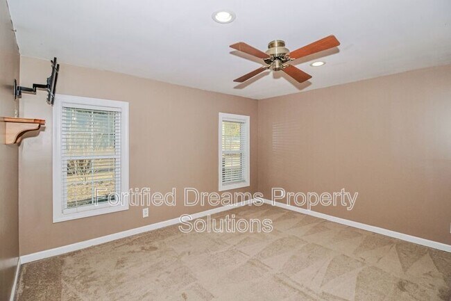 Building Photo - 9451 Green Loop Rd NE