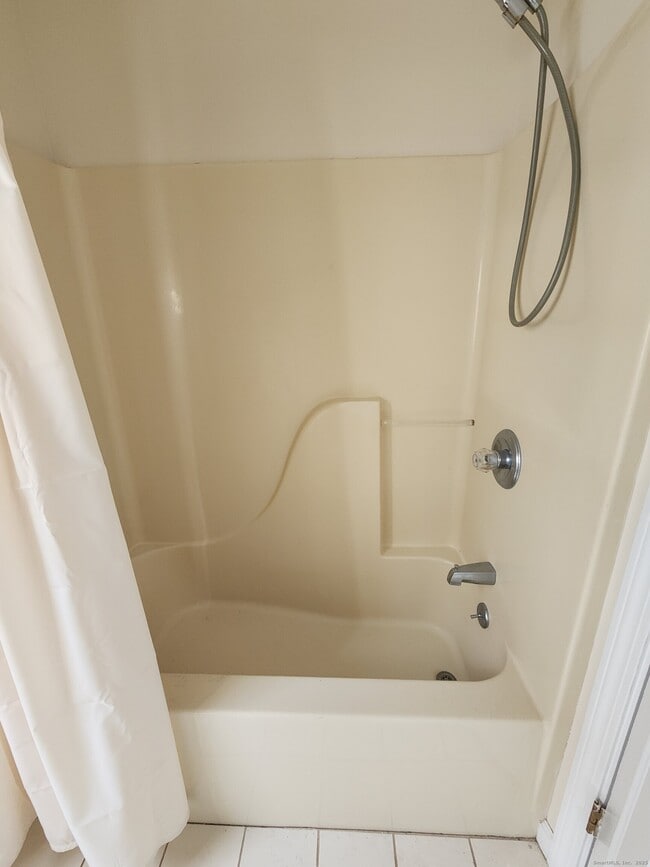 Building Photo - 533 Main St