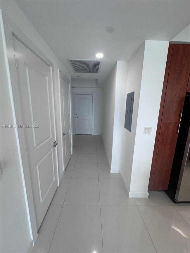 Building Photo - 315 NE 3rd Ave