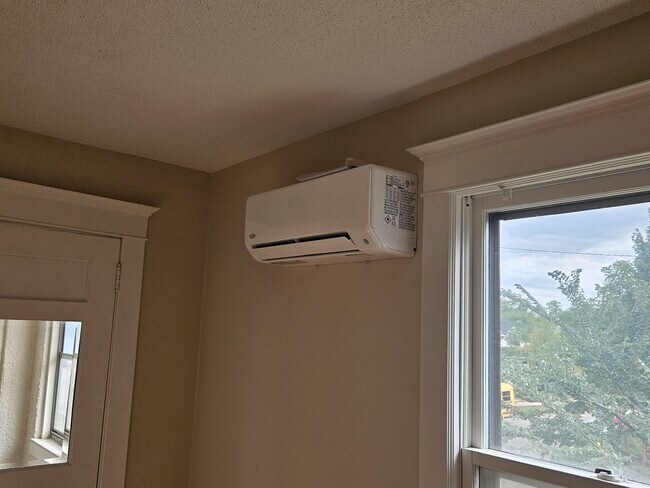 Building Photo - 3148 Pleasant Ave