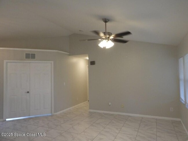 Building Photo - 394 Mott St SW