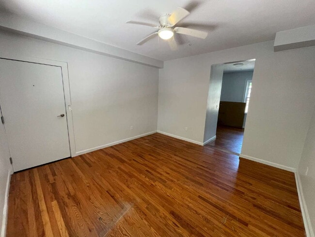 Building Photo - Recently remodeled 2/1 in Midtown!