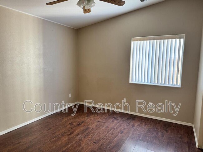 Building Photo - 2945 Country Club Dr