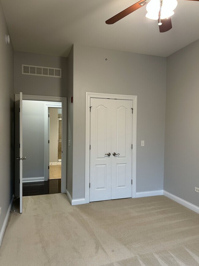 Building Photo - 1800 Amberley Ct