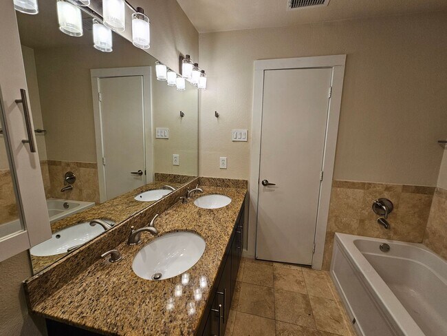 Building Photo - 2-bedroom, 2-bath condo in Gated community...