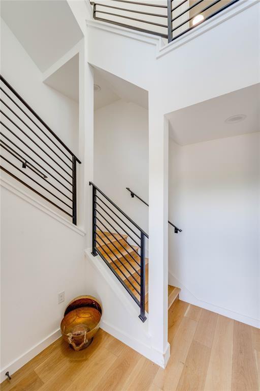 Building Photo - 1208 Luna St