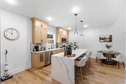 Building Photo - 201 Elm Dr