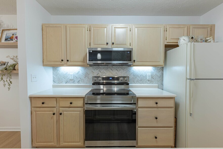 Building Photo - 6561 Brigham Sq