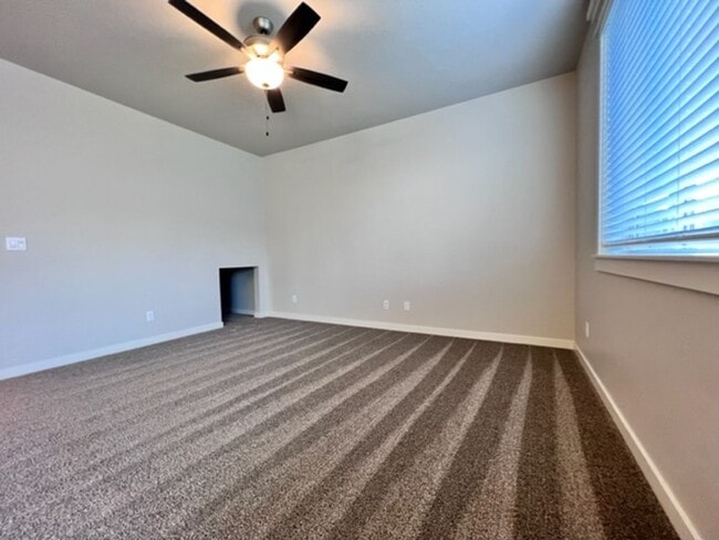 Building Photo - Beautiful Home in Meridian! Solar Power and Landscaping included.
