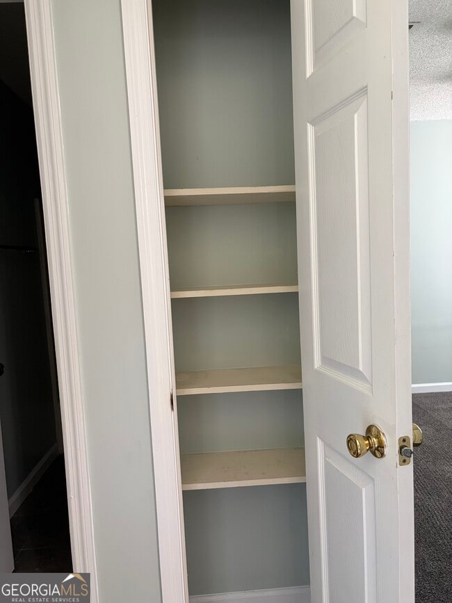 Building Photo - 121 Innerlake Ln