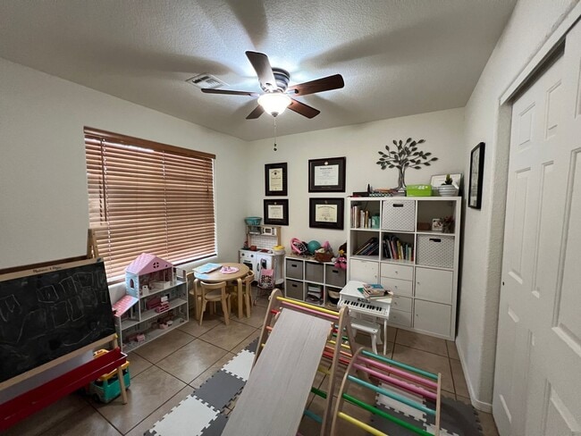 Building Photo - SOLAR & POOL HOME!