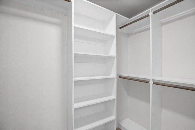 Building Photo - 7520 Uray Dr