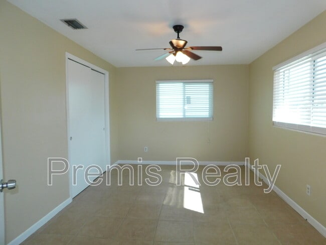 Building Photo - 2664 St Joseph Dr W