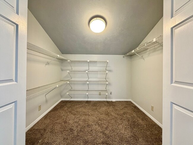 Building Photo - 8758 Oak Park Cir
