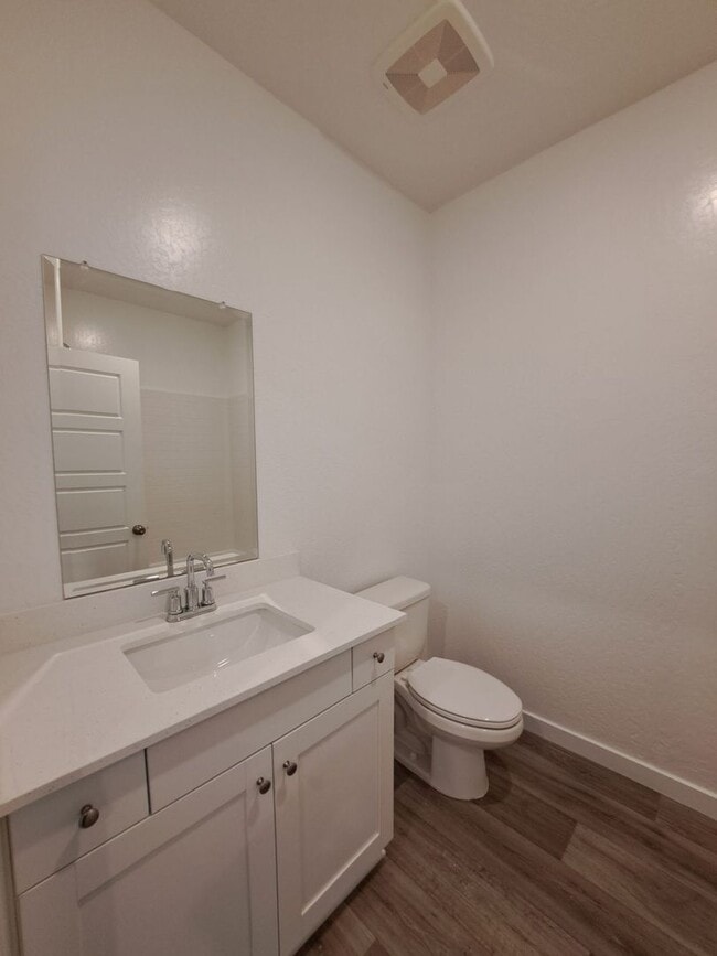 Building Photo - RENT REDUCED TO $2395 & MOVE IN SPECIAL: $1000 OFF THE 1ST MONTH'S RENT! Spacious 3BR/2BA Home wi...