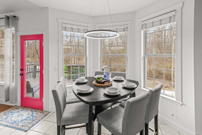 Building Photo - 1802 NW Mustang Ave