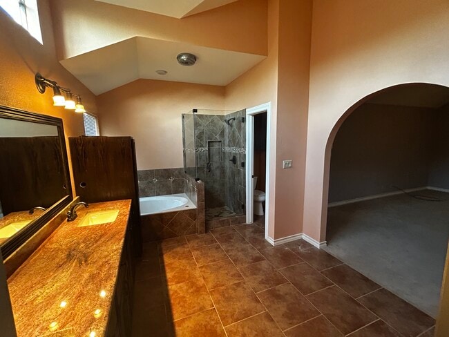 Building Photo - 15603 Rose Crest