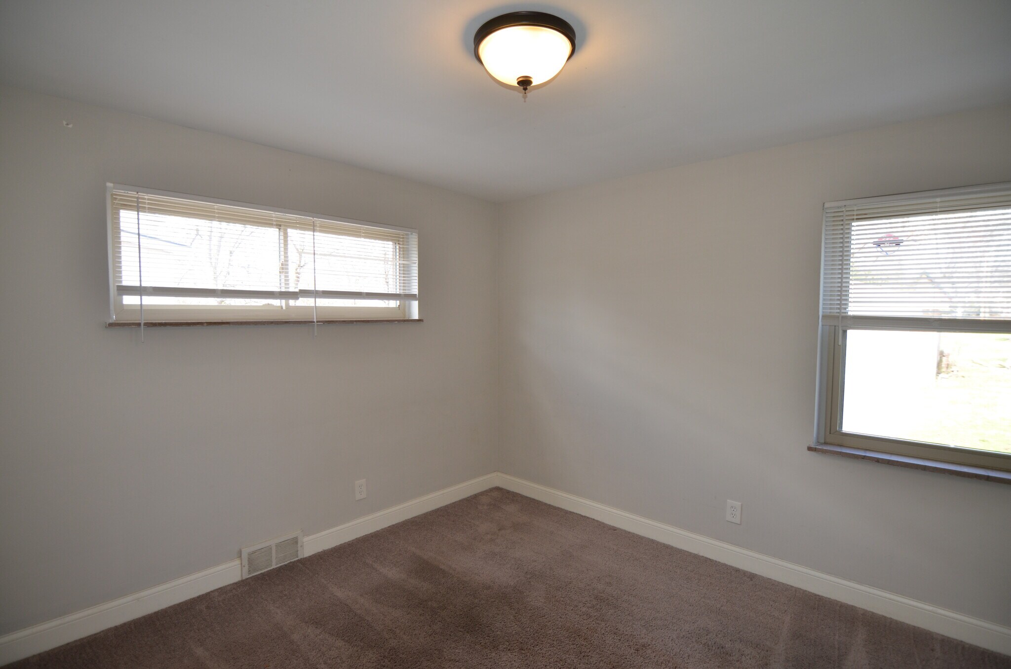 Building Photo - 4146 South Ave