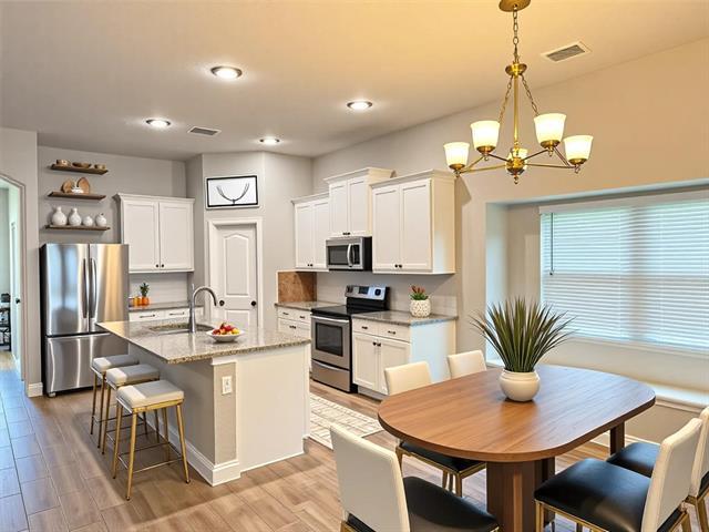 Building Photo - 210 Jacaranda Dr