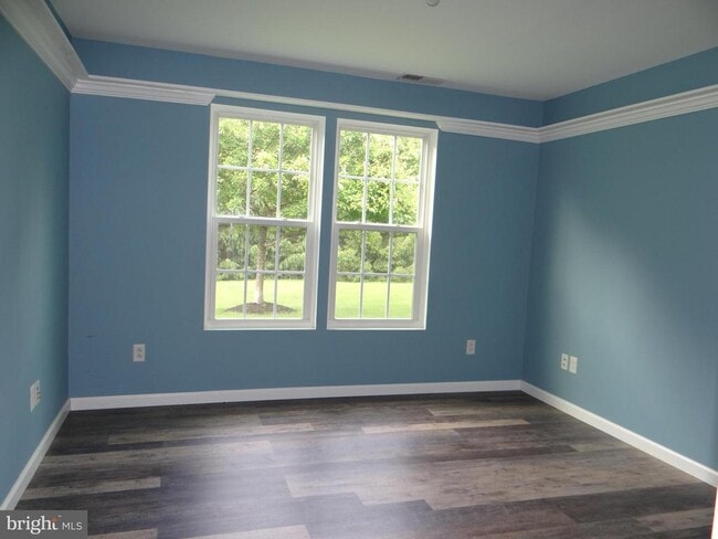 Building Photo - 400 Larose Dr