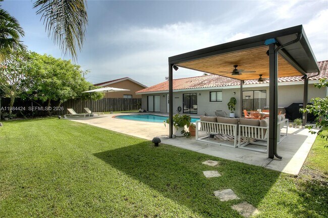 Building Photo - 15831 SW 139th Pl