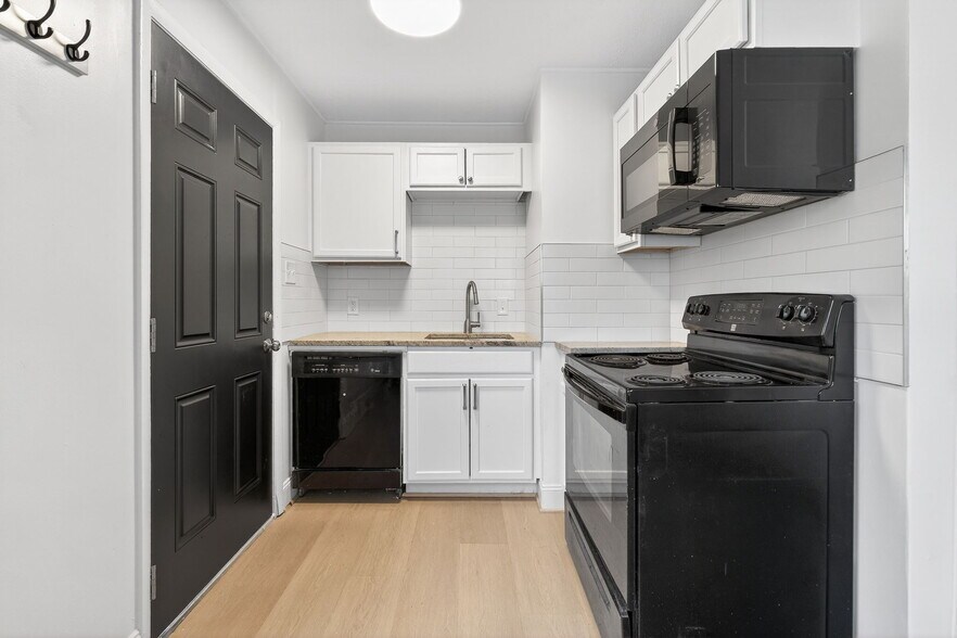 Building Photo - 849 Lyman Ave