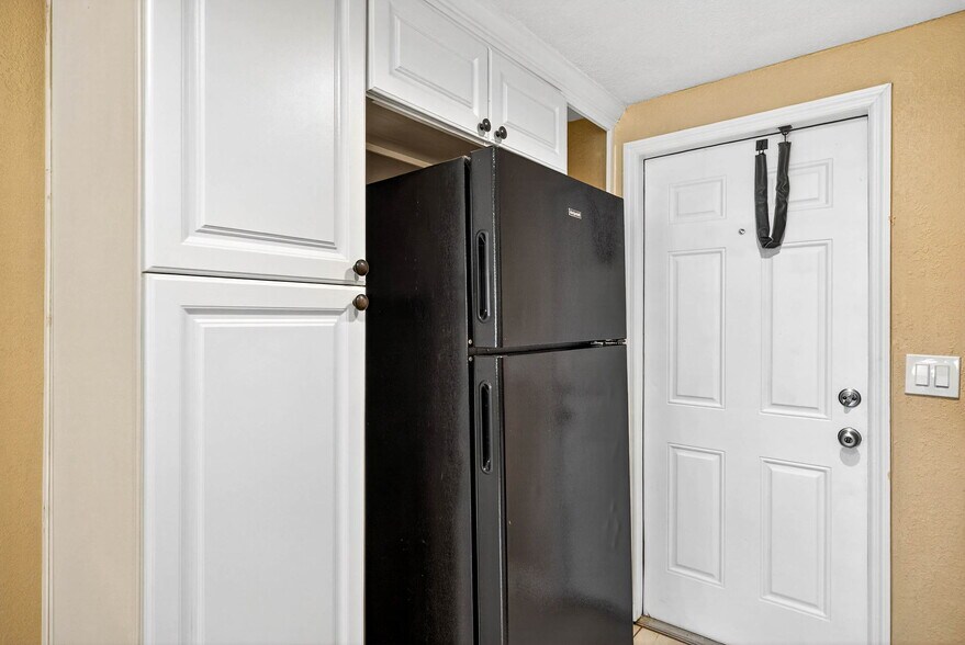 Building Photo - 2146 Ranchita Trail