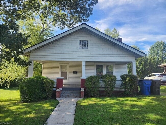 Primary Photo - 221 W Oakdale St