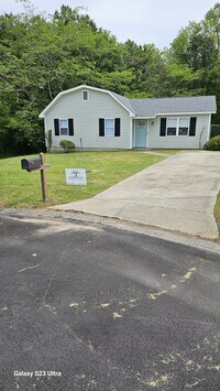 Building Photo - 912 Laurel Ln