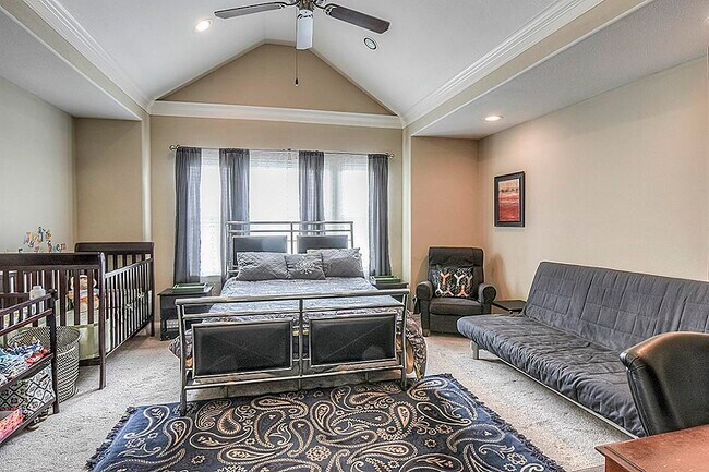 Building Photo - 1137 W 24th St