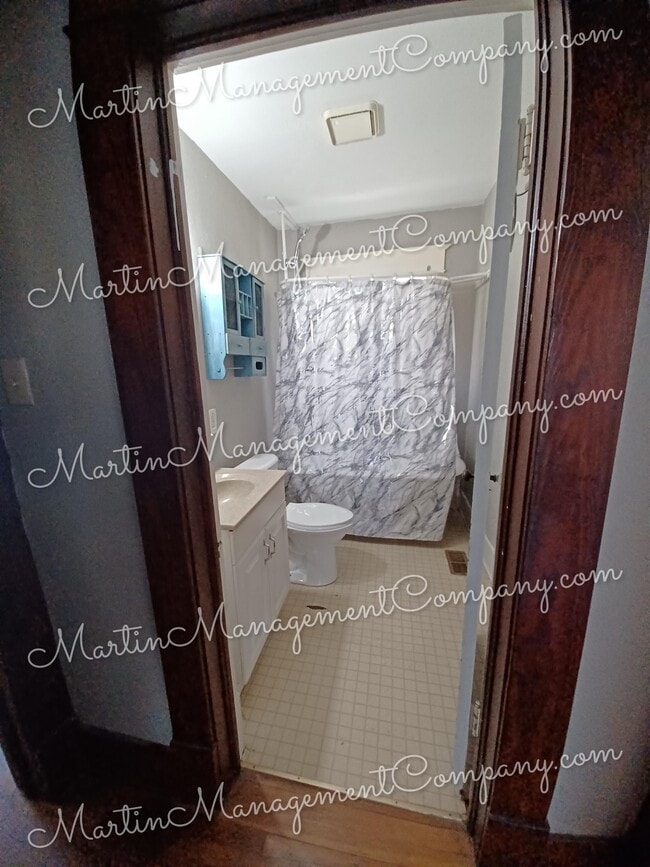 Building Photo - 1426 S Sneed Ave