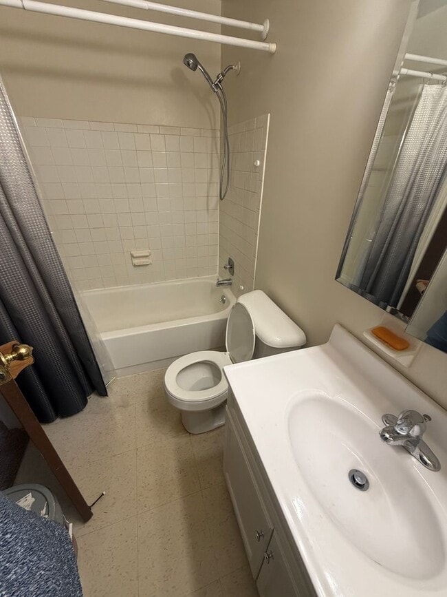 Building Photo - Three Bedroom/One Bath Home In Huber Heights Located On Quiet Cul-de-sac