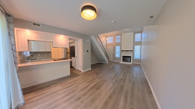 Building Photo - 1112 Woodgate Dr