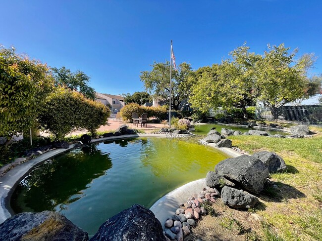 Building Photo - 1 Bed/1 Bath Condo With Bonus Room