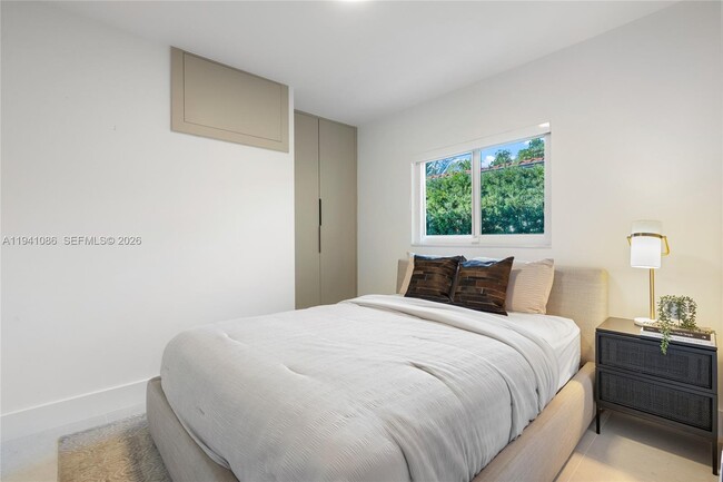 Building Photo - 7810 Hawthorne Ave