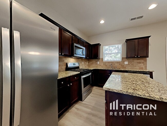 Building Photo - 3650 Lebella Ln