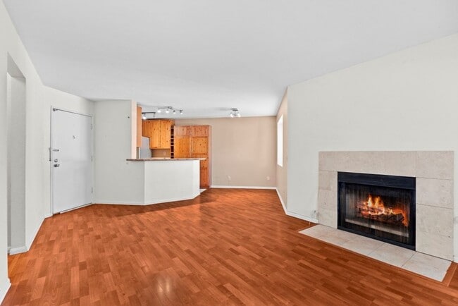 Building Photo - Stylish 1-Bed Condo with Balcony, Garage & Resort-Style Amenities in Mira Mesa