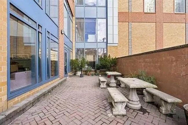 Building Photo - 311 Washington St