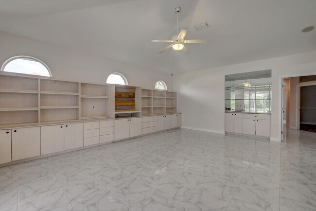Building Photo - 8028 Plantation Lakes Dr