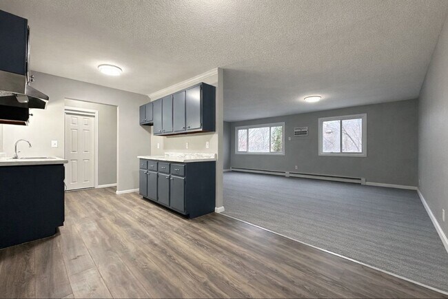 Building Photo - 1315 N Dowling Ave
