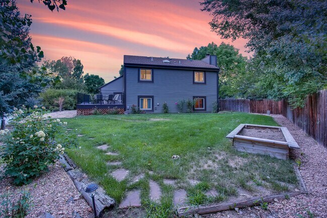 Building Photo - 3 bed, 2 bath Multi-Level Home on Cul-De-Sac