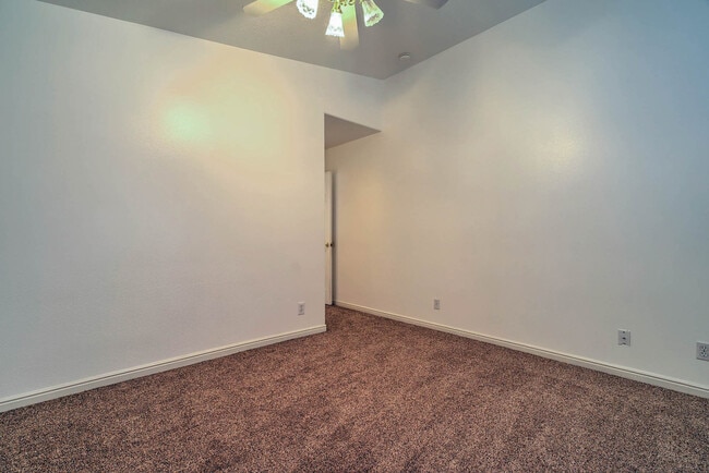 Building Photo - Beautiful Home in Green Valley