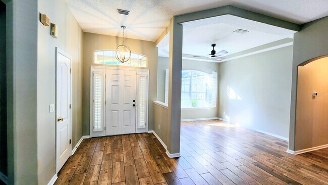 Building Photo - Luxurious 5-Bedroom Retreat with Private P...