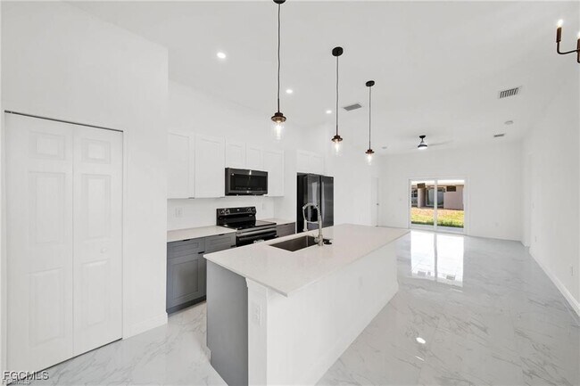 Building Photo - 4768 Nelson Dr