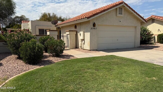 Building Photo - 2207 W Ironwood Dr
