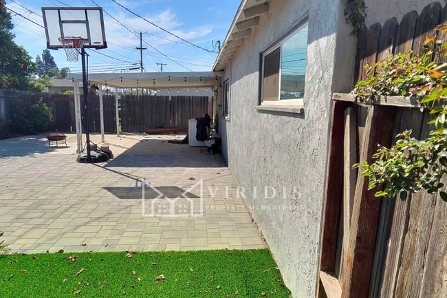 Building Photo - 2312 Castro Ln