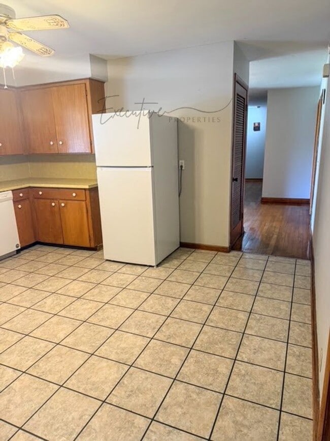 Building Photo - 4-Bedroom Family Home in a Quiet Sulphur N...