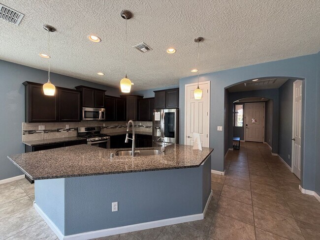 Building Photo - 4 Bedroom Single Story Home Available Near Golf Course Rd & Southern Blvd!