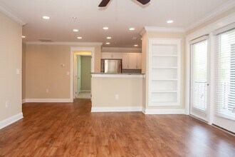 Building Photo - 3 Bedroom Townhouse at the Woodlands - END UNIT * only $500 deposit - End Unit