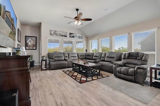 Building Photo - 4836 Hazy Hollow Ln